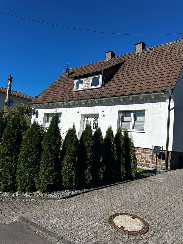 Renoviertes Einfamilienhaus mit Anbau im Bungalow-Stil in Welschen-Ennest in 57399 Kirchhundem Welschen-Ennest von Hundem-Lenne-Immobilien GmbH